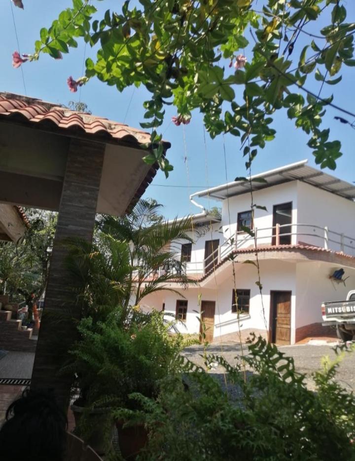 Hotel El Pez Dorado Río Dulce Exterior photo